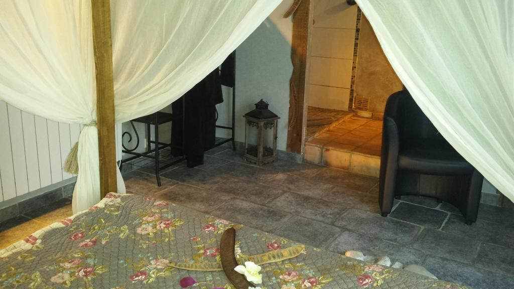 Chambres D Hotes ,Hotel ,Secret D'Une Nuit A Vicq Pres De Onnaing,Avec Piscine Bilik gambar